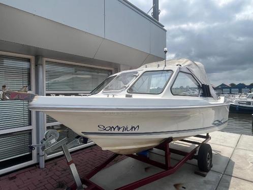 Beekman 505 Fish met trailer, Watersport en Boten, Vis- en Consoleboten, Gebruikt, 10 tot 30 pk, 3 tot 6 meter, Benzine, Buitenboordmotor