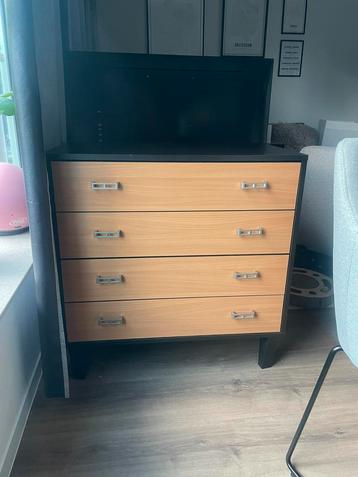 ladekast met 4 lades – zwart/houtkleur beschikbaar voor biedingen