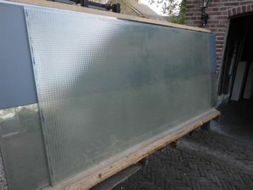 draad glas 6 mm dik ( ook wel veiligheidsglas genoemd ) beschikbaar voor biedingen