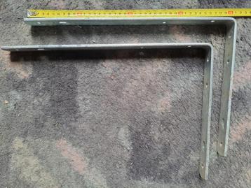 2 stalen verzinkte plankdragers  ( zilverkleur) beschikbaar voor biedingen