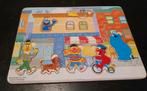Sesamstraat puzzel (straat)., Ophalen of Verzenden, Minder dan 10 stukjes, Zo goed als nieuw, Van hout