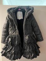 Le chic jas zwart met roezels  maat 128, Meisje, Le Chic, Ophalen of Verzenden, Zo goed als nieuw