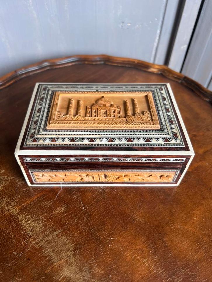 Prachtige sieradenkist m fraai houtsnijwerk v Tai Mahal, Antiek en Kunst, Curiosa en Brocante, Ophalen of Verzenden