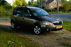 Skoda Roomster Scout 2015 1.2 TSI 86pk Bruin, Auto's, Voorwielaandrijving, Euro 5, Stof, Beige