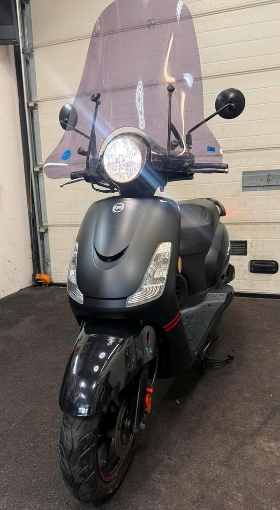 Sym Fiddle 2 Zwart 2019 Snor 25km Hoog Smoke Windscherm, Fietsen en Brommers, Scooters | SYM, Zo goed als nieuw, Fiddle, Benzine