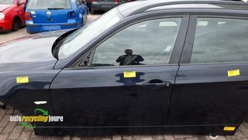 Portier 4Deurs links-voor van een BMW 3-Serie (A35) beschikbaar voor biedingen