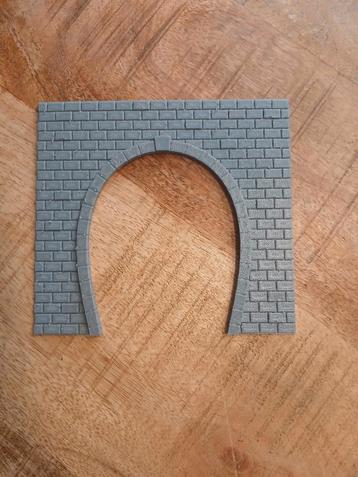 Tunnelportalen enkel h0 beschikbaar voor biedingen