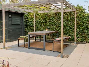 Tuintafel + 2 banken Milos eucalyptushout beschikbaar voor biedingen