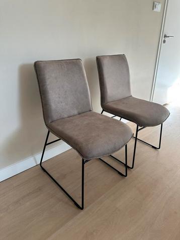 Eetkamerstoelen (2 stuks) beschikbaar voor biedingen