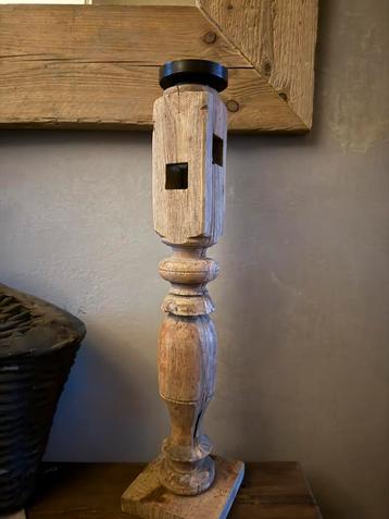 Mooie houten stoer en sobere baluster kandelaar 61 cm hoog beschikbaar voor biedingen