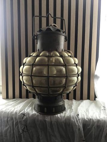 Koperen Scheepslamp met Geblazen Glas beschikbaar voor biedingen