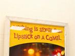 ingelijste poster van een kameel met lipstick 38707, Verzamelen, Ophalen of Verzenden, Gebruikt, A1 t/m A3, Film en Tv