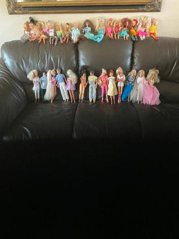Verzameling Echte Barbypoppen. beschikbaar voor biedingen