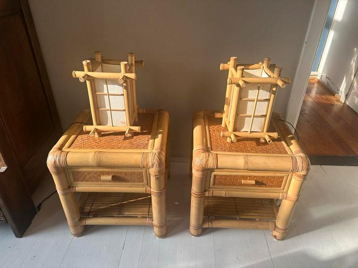 2 vintage bamboe rotan nachtkastjes bijbehorend nachtlampjes, Huis en Inrichting, Slaapkamer | Nachtkastjes, Gebruikt, Minder dan 55 cm