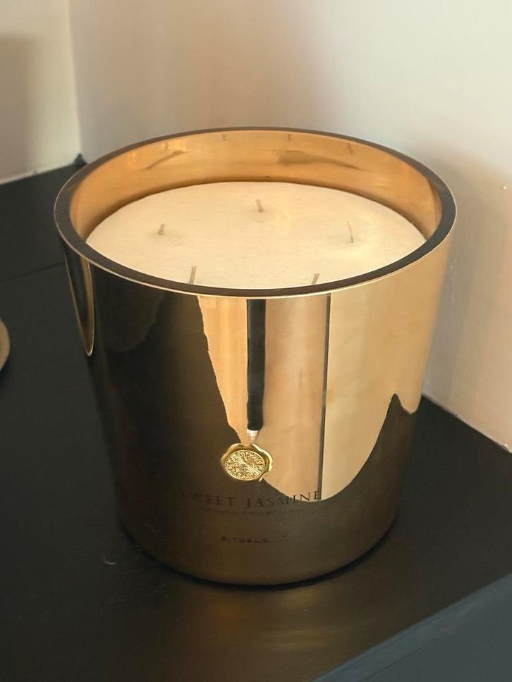 Rituals Sweet Jasmine Kaars - 2500 gram, Huis en Inrichting, Woonaccessoires | Kandelaars en Kaarsen, Nieuw, Kaars, 25 tot 50 cm