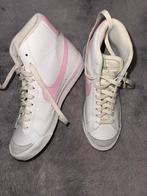 Nike Blazer Mid '77 - Wit/Roze, Ophalen of Verzenden, Zo goed als nieuw, Wit, Sneakers of Gympen