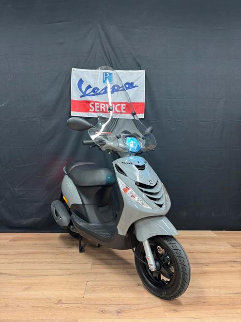 Piaggip Zip 50s | 2022 | 1e eigenaar | Garantie | SP, Fietsen en Brommers, Scooters | Piaggio, Zo goed als nieuw, Zip, Benzine