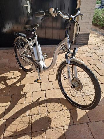 Nette elektrische ebike damesfiets Flyer sterke middenmotor  beschikbaar voor biedingen