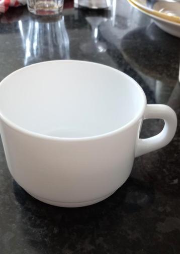 Wit melkglas kopje arcopal  beschikbaar voor biedingen