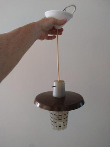 Vintage glazen en koperen hanglamp te koop beschikbaar voor biedingen