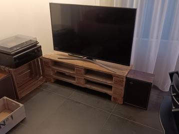 Tv meubel van pallets. beschikbaar voor biedingen