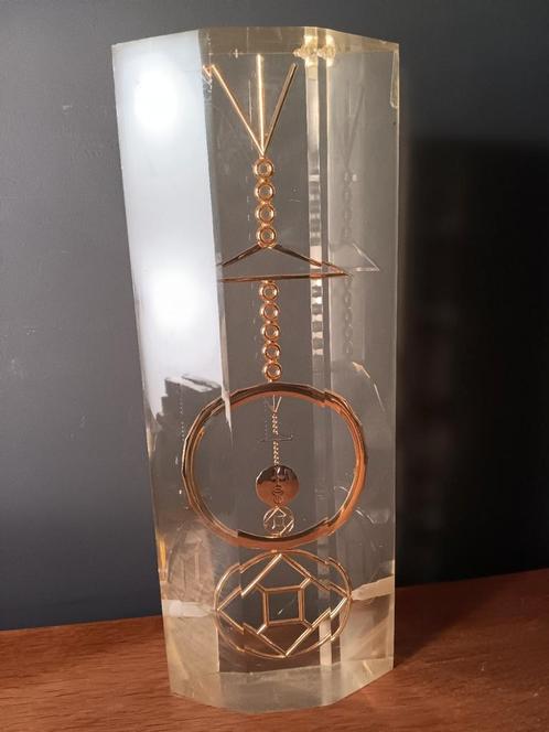 isoterisch kunstwerk uit perspex.  gegoten kunstwerk, Antiek en Kunst, Kunst | Designobjecten, Ophalen of Verzenden