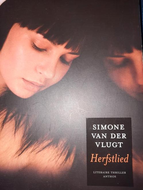 Simone van der Vlugt - Herfstlied, Boeken, Thrillers, Zo goed als nieuw, Nederland, Verzenden