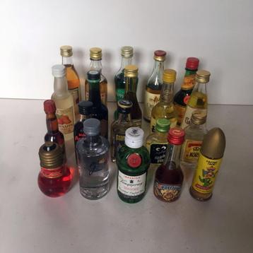 20 Miniatuur Gin (2x), Brandy ... flesjes - vol beschikbaar voor biedingen
