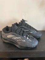 Yeezy 700 maat 41, Zwart, Nieuw, Ophalen of Verzenden, Sneakers of Gympen