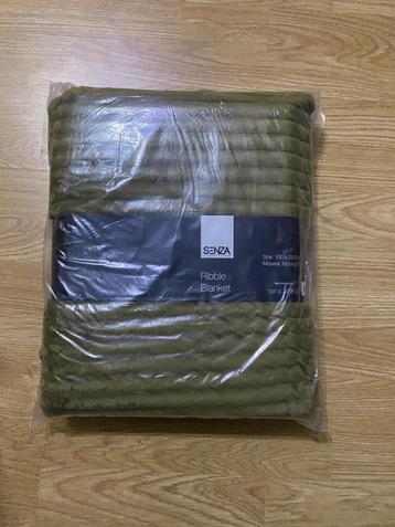 Kleed, donkergroen, 150x130cm beschikbaar voor biedingen