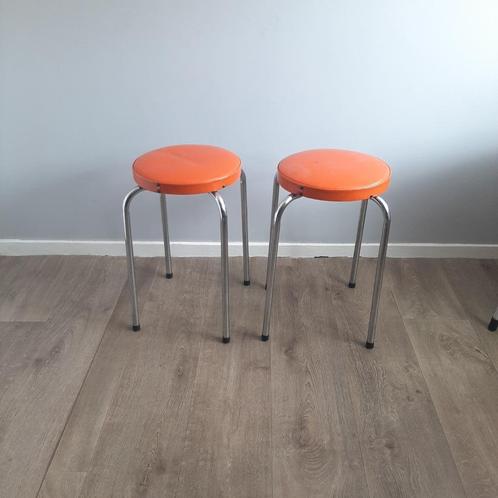 Vintage jaren 70 krukken oranje, Huis en Inrichting, Krukjes, Gebruikt, Hout, Ophalen