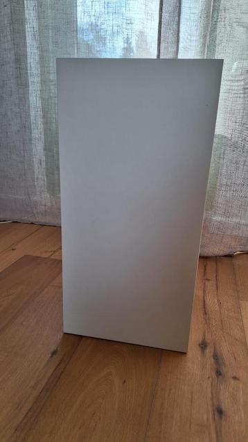 2 witte hangkasten badkamer beschikbaar voor biedingen