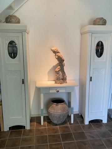 Groot terracotta beeld Paul Serste. Staande vrouw arbeidster beschikbaar voor biedingen