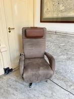Sta op stoel van Meubelzorg, Huis en Inrichting, Fauteuils, Ophalen, Minder dan 75 cm, Leer, Zo goed als nieuw