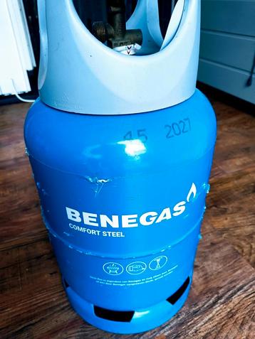 2 gasflessen  beschikbaar voor biedingen