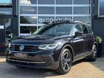Volkswagen Tiguan 1.5 TSI Life Business / Pano / IQ Light /, Stof, Zwart, 4 cilinders, 150 pk