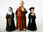3 Antiek porseleinen beeldjes van een non dominee en monnik, Ophalen of Verzenden