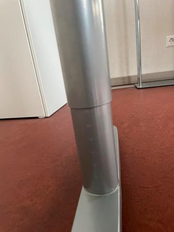 Verstelbaar ikea bureau (galant) - afbeelding 6