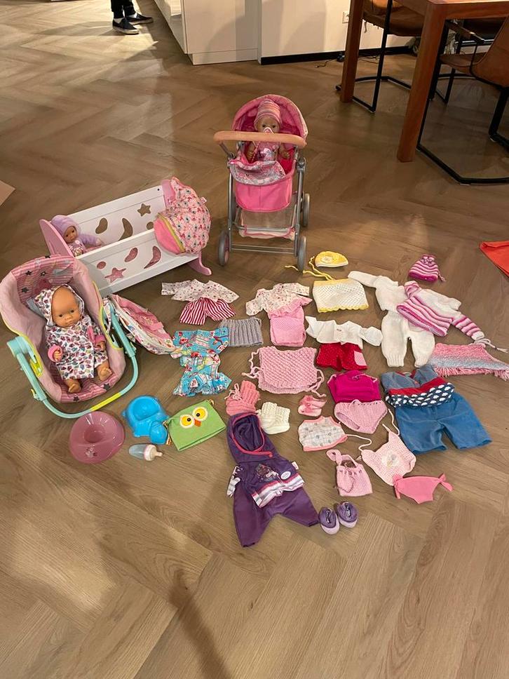 Veel Baby Born - 2 poppen, kinderwagen, bedje, maxicosi, bed, Kinderen en Baby's, Speelgoed | Poppen, Gebruikt, Babypop, Ophalen of Verzenden
