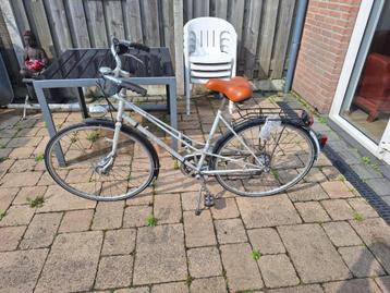Peugeot retro damesfiets uit de zeventiger jaren beschikbaar voor biedingen