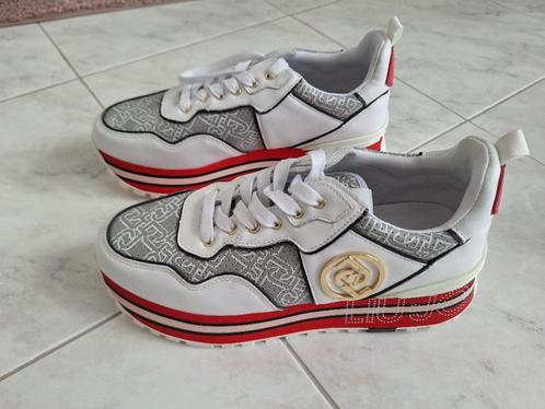 Prachtige en nog nieuwe sneakers LIU JO maat 39 (Dejacque), Kleding | Dames, Schoenen, Nieuw, Sneakers of Gympen, Wit, Ophalen of Verzenden