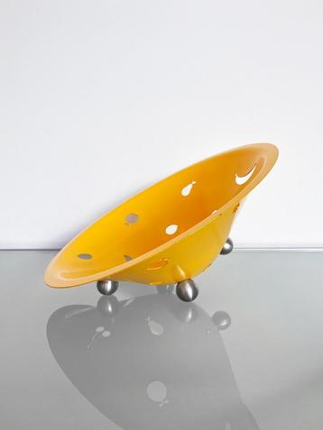 Vintage jaren 80 metalen gele fruitschaal beschikbaar voor biedingen