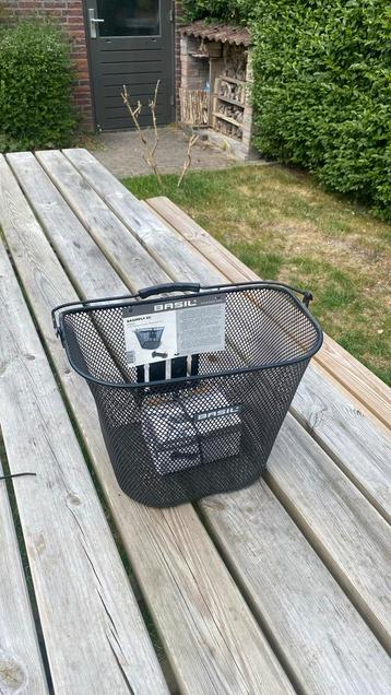 Nieuwe fietsmand Basil incl stuurhouder beschikbaar voor biedingen
