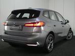 BMW 2 Serie Active Tourer 223i Automaat / Panoramadak / Adap, Auto's, BMW, 1998 cc, Stof, Gebruikt, Euro 6