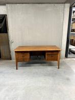 Vintage Houten Bureau met Lades – Tweedehands, goede staat, Ophalen, Gebruikt, Bureau