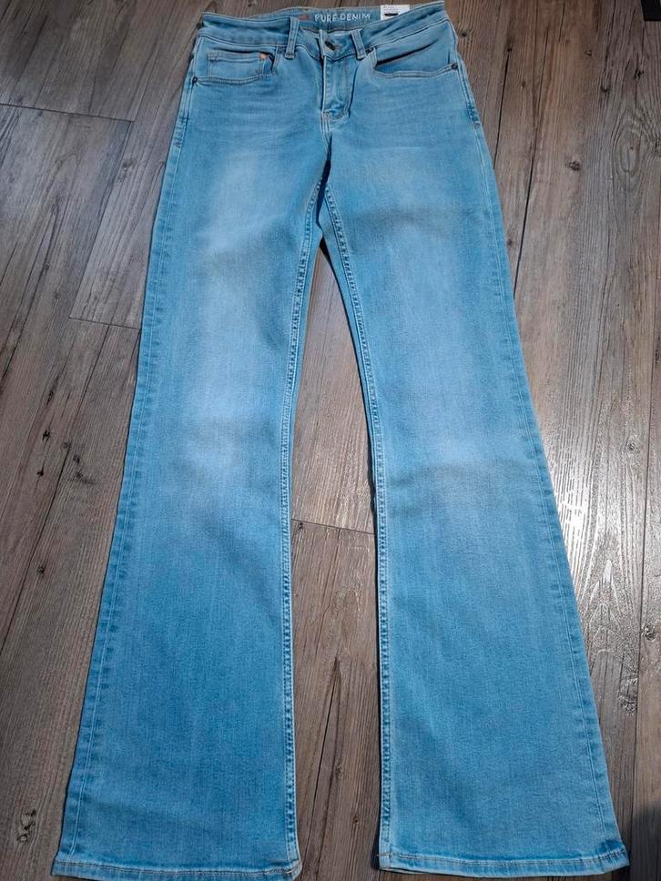 KUYICHI Amy bootcut jeans W27 L32, Kleding | Dames, Spijkerbroeken en Jeans, Nieuw, W27 (confectie 34) of kleiner, Blauw, Ophalen of Verzenden