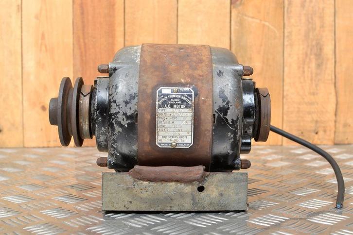 Oude Engelse elektromotor - 220V - 1425 RPM, Doe-het-zelf en Verbouw, Motoren, Gebruikt, Elektromotor, 1400 tot 1800 rpm, Ophalen of Verzenden