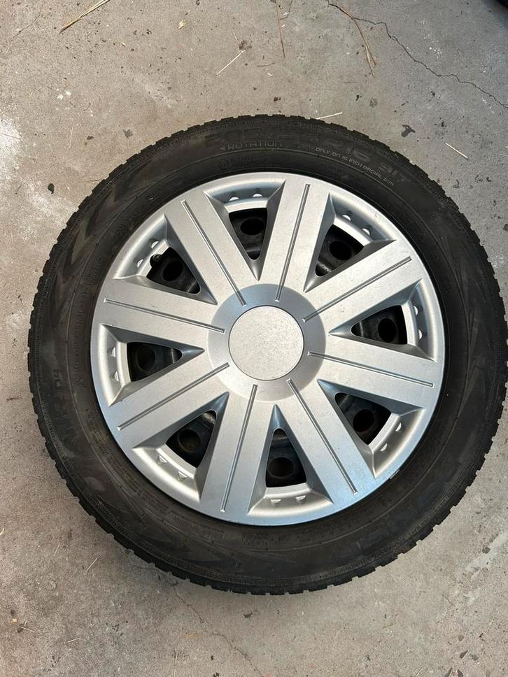 Lexus IS200 stalen velgen + Nokian winterbanden + bouten, Auto-onderdelen, Banden en Velgen, Banden en Velgen, Winterbanden, 16 inch