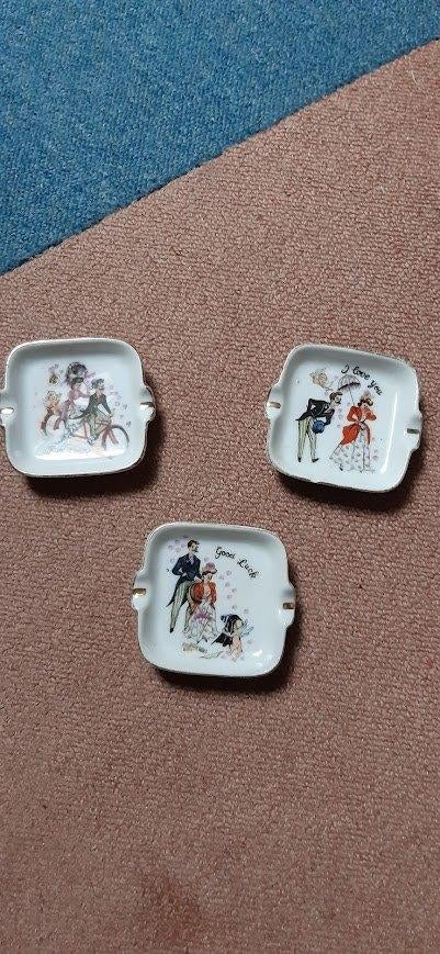 3 kleine asbakjes, Verzamelen, Ophalen of Verzenden, Gebruikt, Asbak