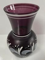 Vintage glazen vaas in aubergine kleur., Ophalen